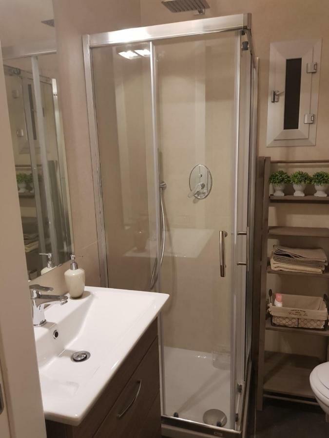 Home "Suite" Home เนเปิลส์ ภายนอก รูปภาพ