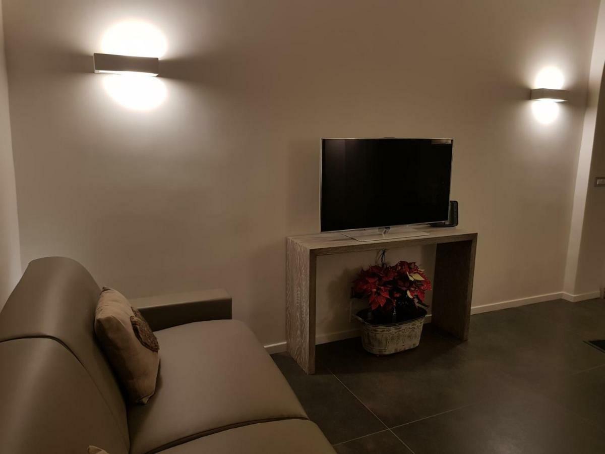 Home "Suite" Home เนเปิลส์ ภายนอก รูปภาพ