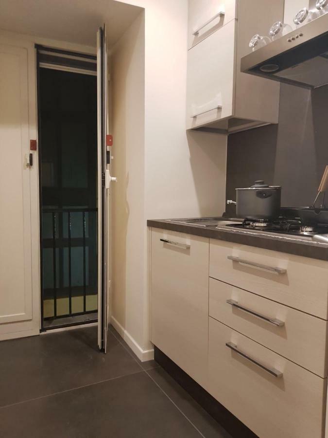 Home "Suite" Home เนเปิลส์ ภายนอก รูปภาพ