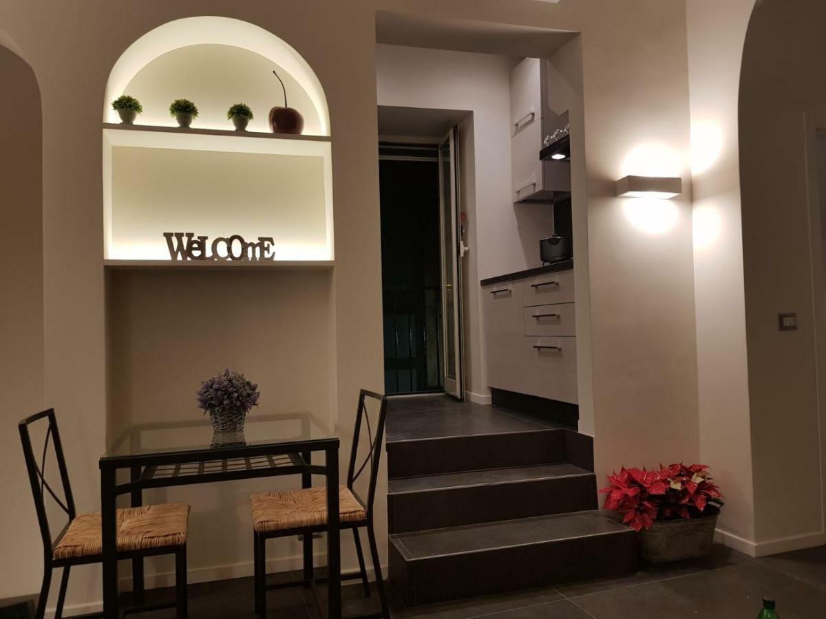 Home "Suite" Home เนเปิลส์ ภายนอก รูปภาพ