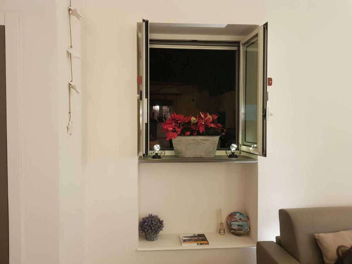 Home "Suite" Home เนเปิลส์ ภายนอก รูปภาพ