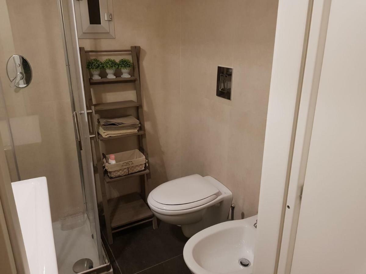 Home "Suite" Home เนเปิลส์ ภายนอก รูปภาพ