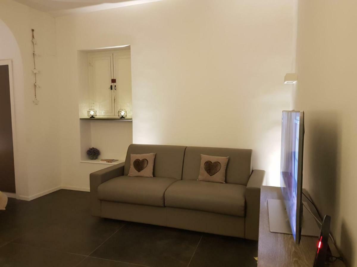 Home "Suite" Home เนเปิลส์ ภายนอก รูปภาพ