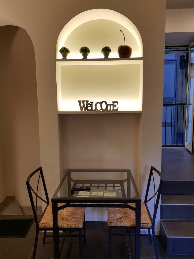Home "Suite" Home เนเปิลส์ ภายนอก รูปภาพ