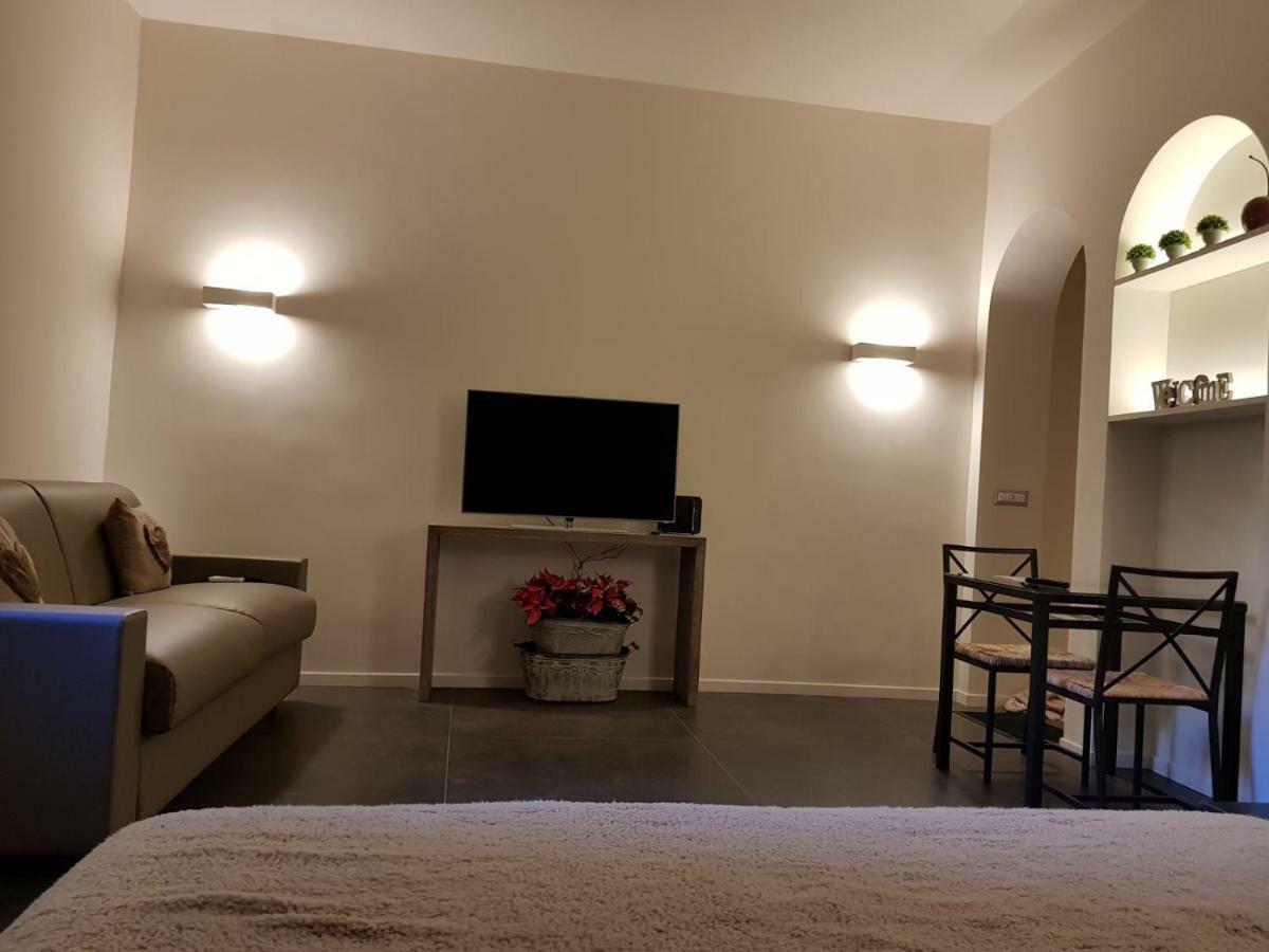 Home "Suite" Home เนเปิลส์ ภายนอก รูปภาพ